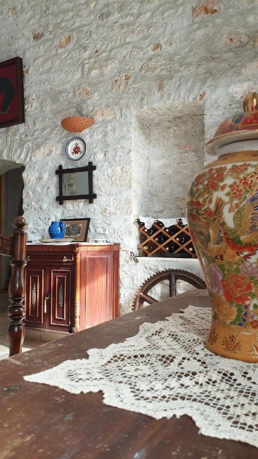 Traditional Seafront Apartment سيمي المظهر الخارجي الصورة