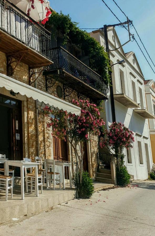 Traditional Seafront Apartment سيمي المظهر الخارجي الصورة