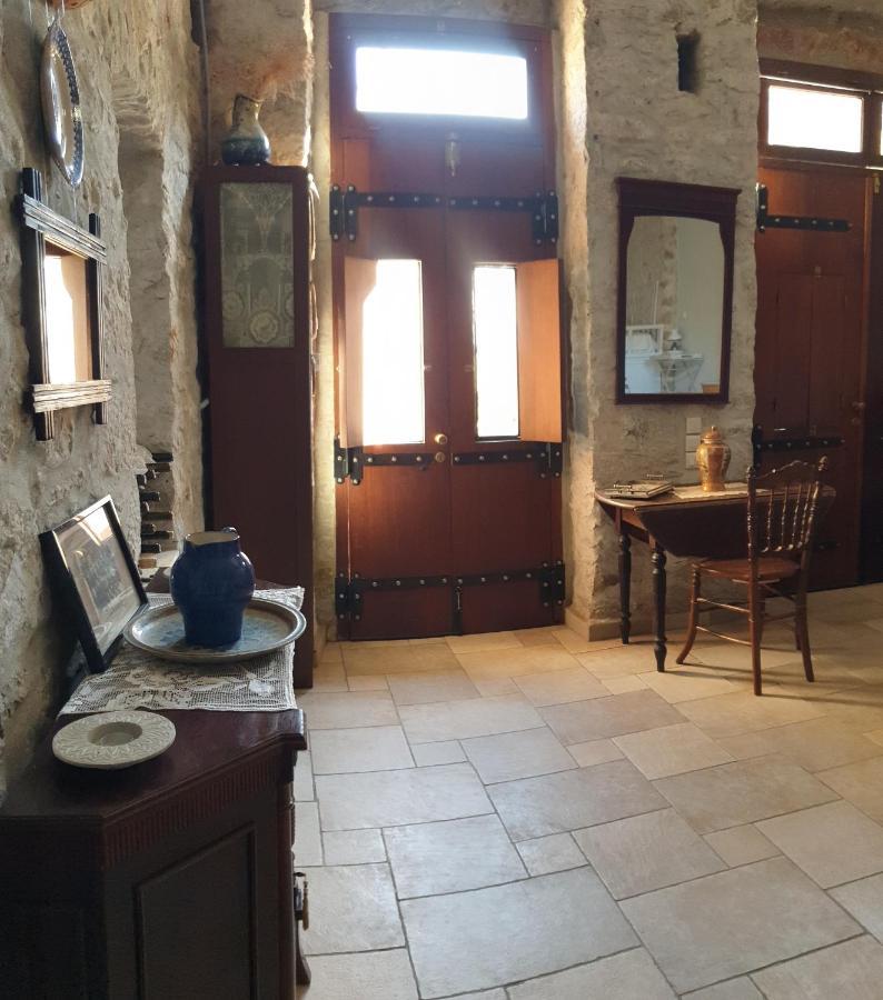 Traditional Seafront Apartment سيمي المظهر الخارجي الصورة