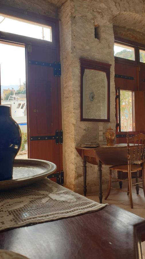 Traditional Seafront Apartment سيمي المظهر الخارجي الصورة