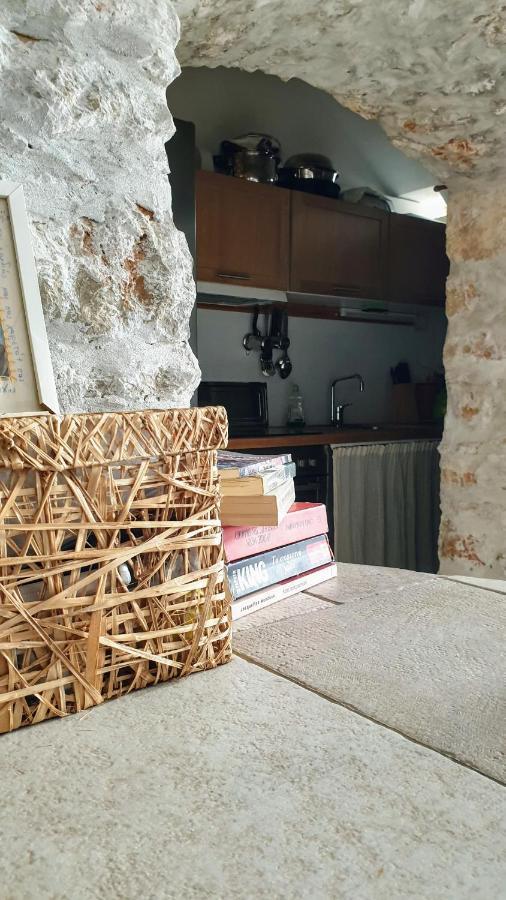 Traditional Seafront Apartment سيمي المظهر الخارجي الصورة