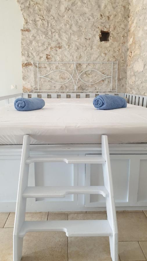 Traditional Seafront Apartment سيمي المظهر الخارجي الصورة