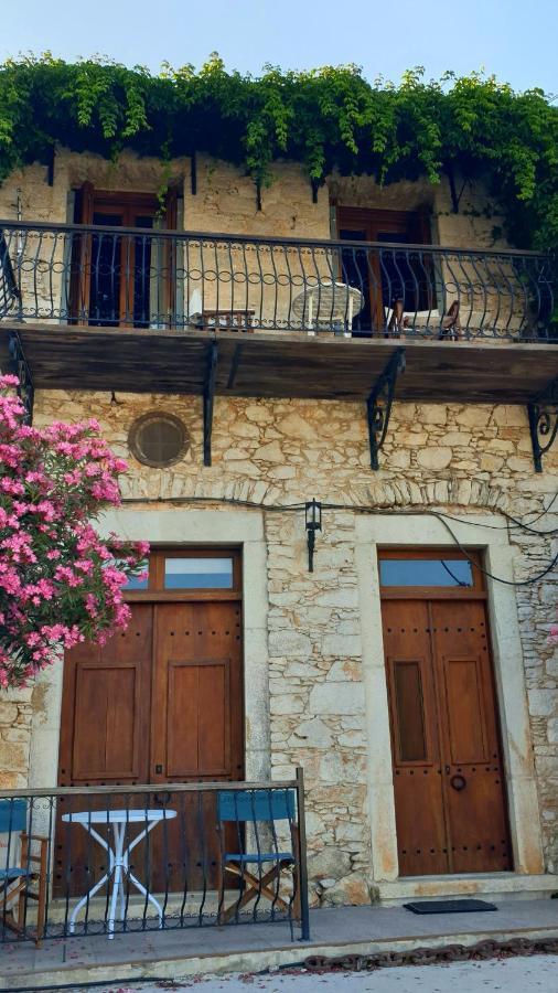 Traditional Seafront Apartment سيمي المظهر الخارجي الصورة
