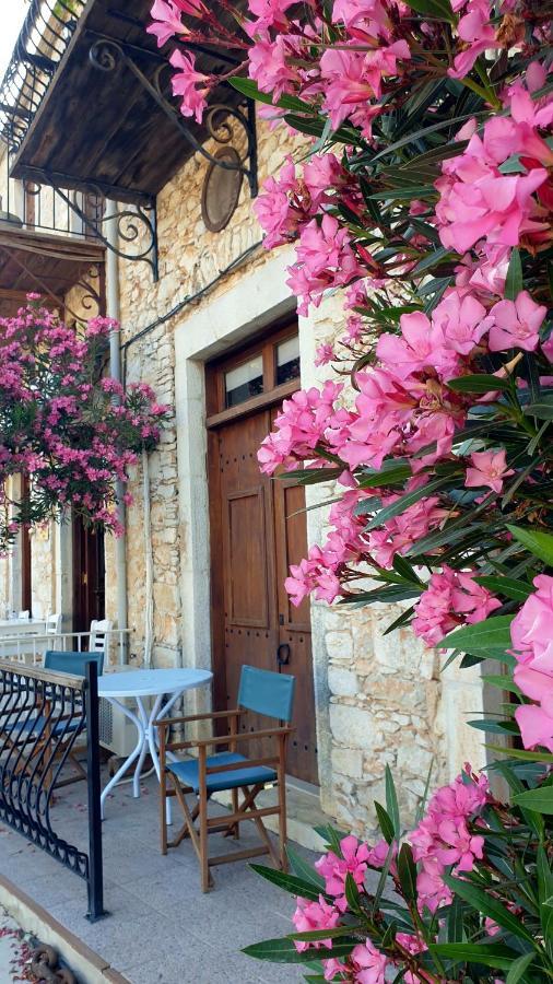 Traditional Seafront Apartment سيمي المظهر الخارجي الصورة